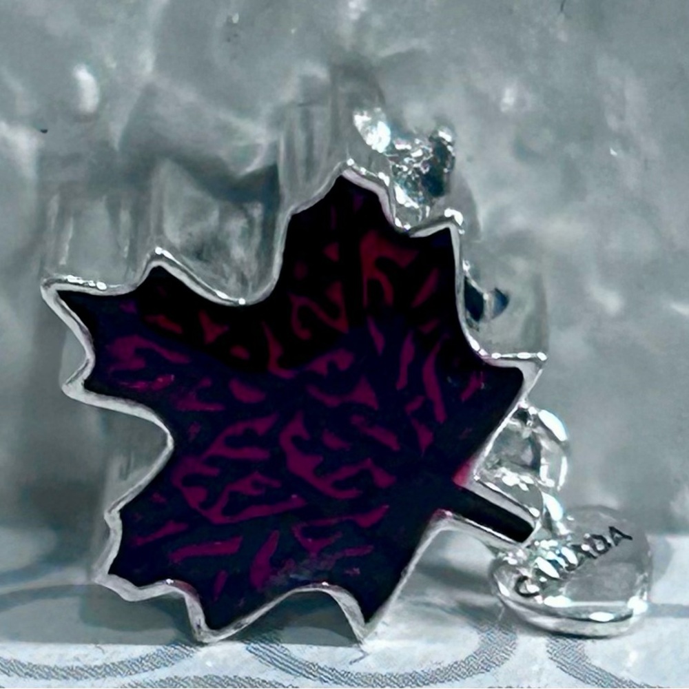 AUTHENTIC PANDORA MAPLE LEAF CHARM. NWT.